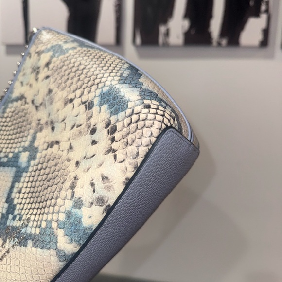 Kate Spade New York
ZIPPY SNAKE EMBOSSED CONVERTIBLE CROSSBODY - Picture 6 of 7